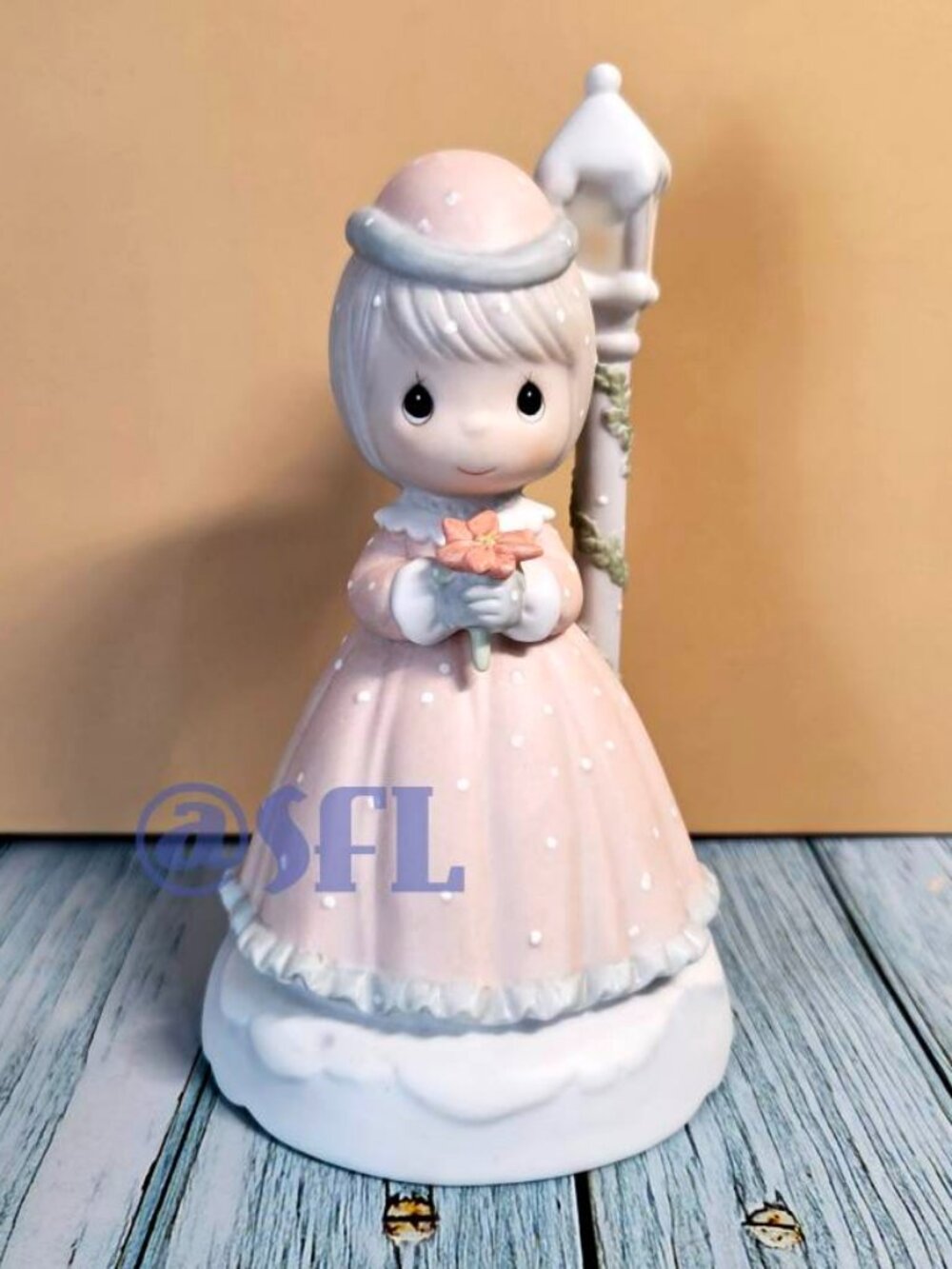 Precious Moments The Light Of The World Is Jesus Music box 521507 Figurine
